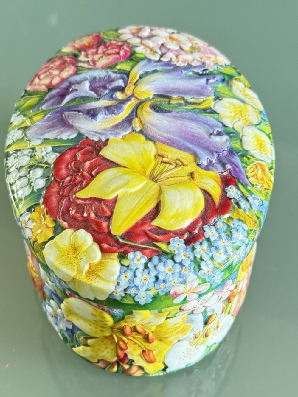 Churchill's Box Vintage metal flower colorful tin can 70" - Picture 4 of 8
